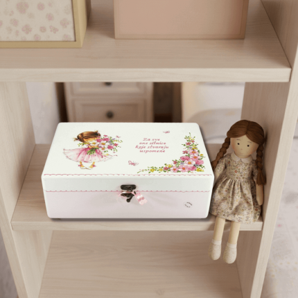 personalizirana kutija uspomena za djevojčicu s cvjetnim motivima