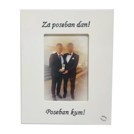 Personalizirani okvir za fotografije savršeni je poklon za vjenčanja i godišnjice. Okvir je unikat i ručni rad, nosi rukom pisan citat.