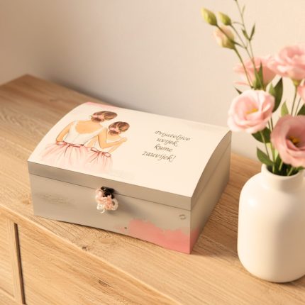 Poklon za krizmanu kumu – personalizirana kutija uspomena