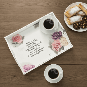 Personalizirani poslužavnik s natpisom Dom i obitelj – shabby chic drveni poklon.