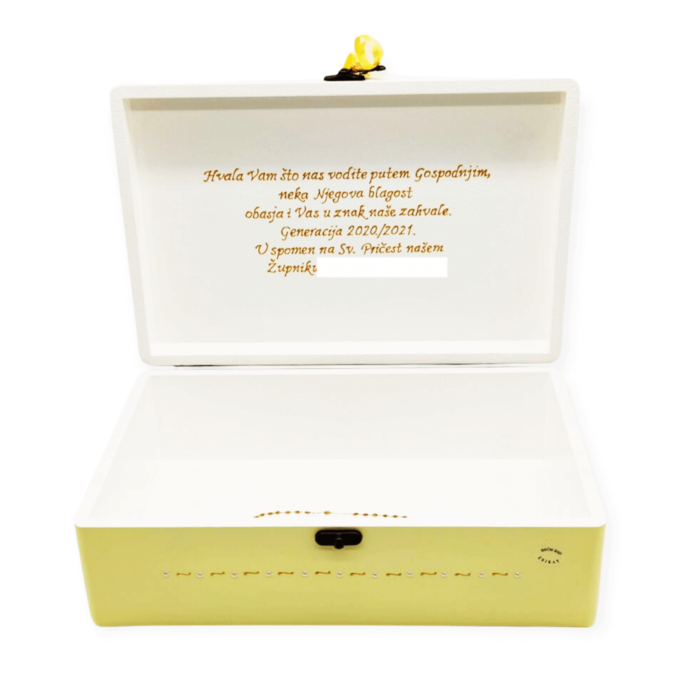 Personalizirana kutija savršeni je poklon za krštenja, Pričest, rođendane. Ručni rad, nosi rukom pisan i odabran citat baš za osobu kojoj darujete