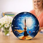 Personalizirani zidni sat za učiteljice i tete u vrtiću s rukom pisanim tekstom – unikatni poklon zahvale.