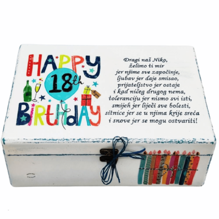 Personalizirana Kutija uspomena poklon je za rođendan. Kutija je ručni rad, nosi rukom pisan i pomno odabran citat baš za osobu kojoj darujete