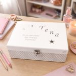 Personalizirana kutija uspomena s rukom pisanim tekstom – idealan poklon za rođendan, godišnjicu ili znak zahvalnosti.