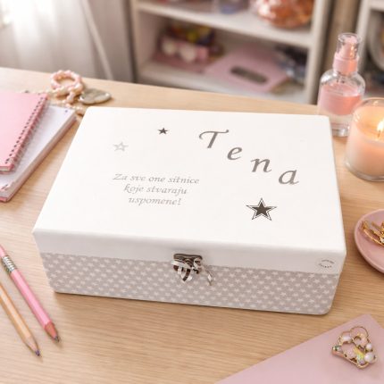 Personalizirana kutija uspomena s rukom pisanim tekstom – idealan poklon za rođendan, godišnjicu ili znak zahvalnosti.