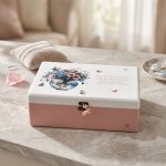 Personalizirana kutija uspomena s tekstom Neki ljudi nas dodirnu