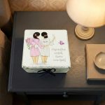 Ručno izrađene personalizirane kutije uspomena za vjenčane kumove – savršen poklon koji čuva uspomene.