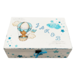 Personalizirana Kutija uspomena poklon je za rođenje ili krštenje. Kutija je ručni rad, nosi rukom pisan citat baš za osobu kojoj darujete