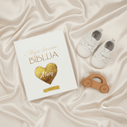 Personalizirana Biblija za krštenje s imenom djeteta i zlatnim srcem.