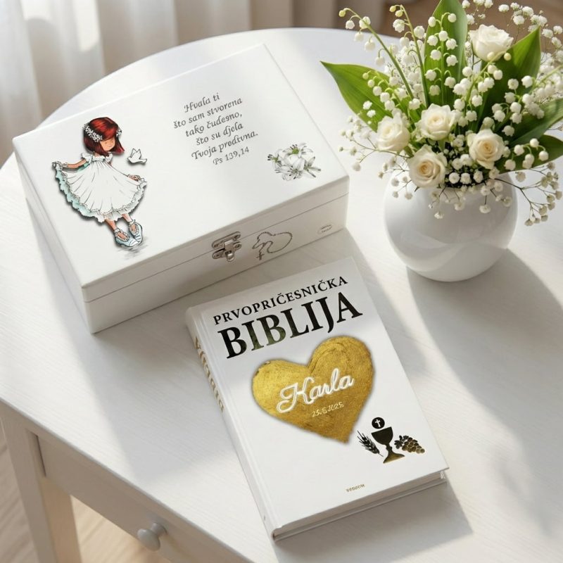 Personalizirani poklon set za Prvu pričest Biblija sa zlatnim srcem i drvena kutija uspomena s motivom djevojčice