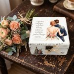 Personalizirana kutija uspomena za vjenčanje s rukom pisanim tekstom – savršen poklon za mladence ili obljetnice braka