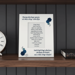 Motivacijski okvir s personaliziranom porukom i modernim plavim detaljima.