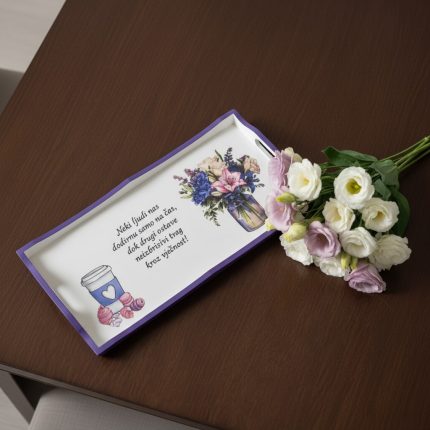 personalizirani poslužavnik s inspirativnim citatom