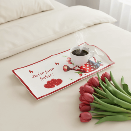 Personalizirani poslužavnik s porukom “Dobro jutro ljubavi” i šalicom kave.