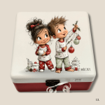 Personalizirana božićna kutija uspomena za dvoje djece – ilustracija djece uz bor, tekst Božić 2025.