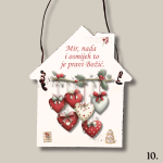 Božićna kućica s porukom „Mir, nada i osmijeh to je pravi Božić“ i crvenim srcima