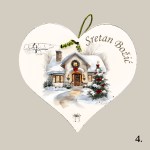 Božićno drveno srce s motivom kuće pod snijegom i porukom “Sretan Božić