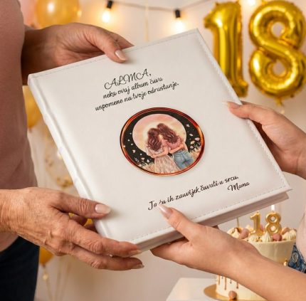 personalizirani foto album za 18 rođendan s posvetom