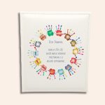 Personalizirani fotoalbum za tetu u vrtiću s dječjim otiscima ruku i imenima djece